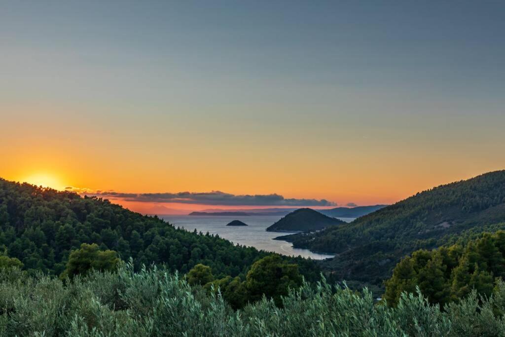 Nina-Myrtia Countryside House Skopelos Ditropo Exterior foto